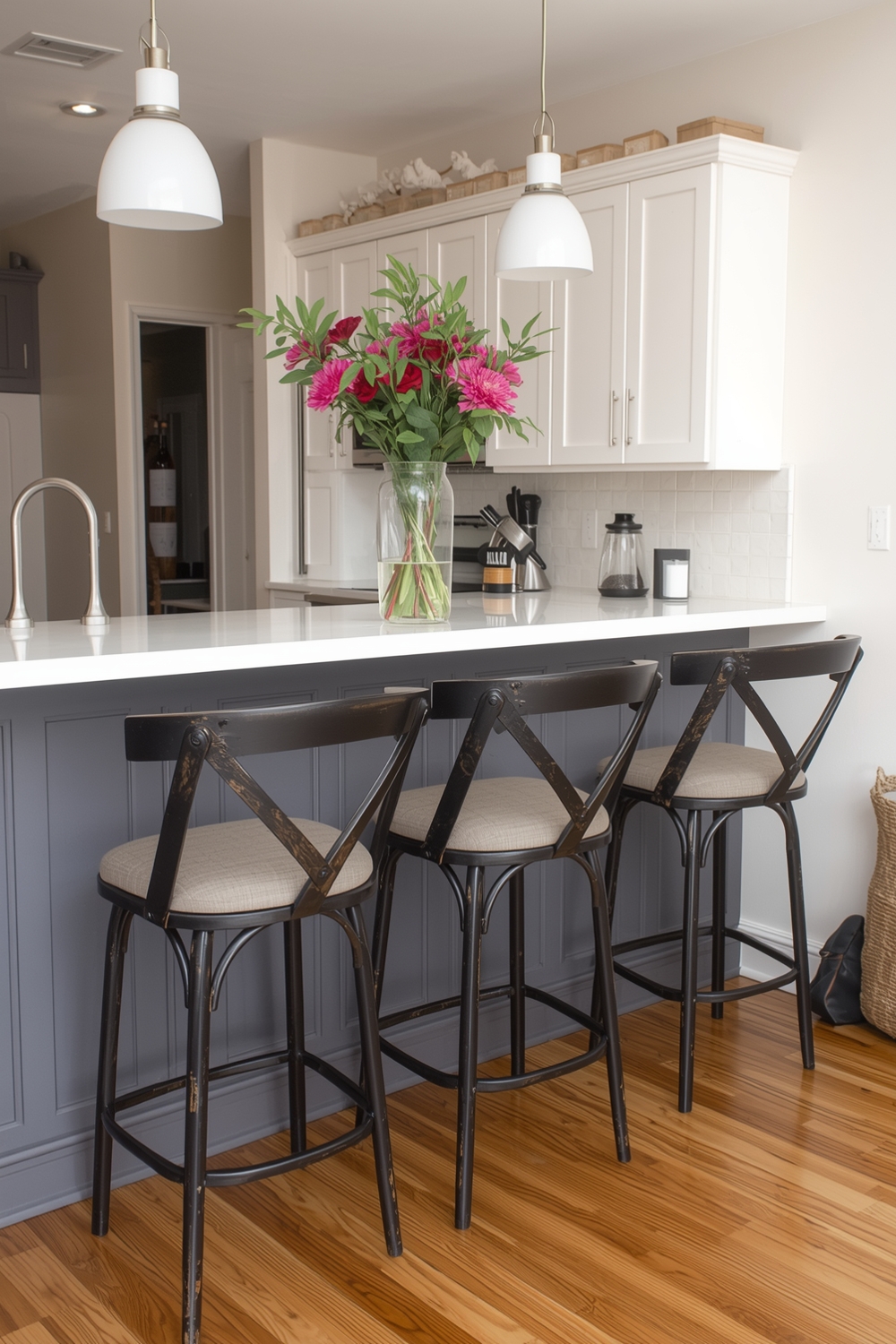 How to Arrange Bar Stools for Comfort